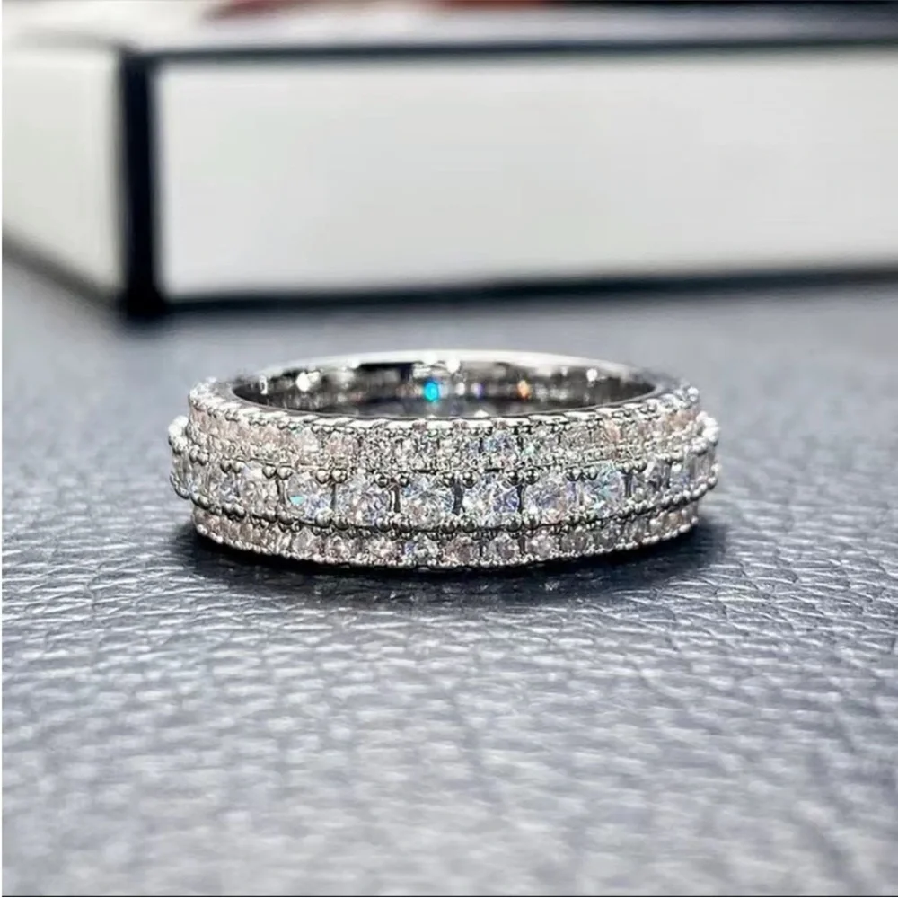 NEW LUXURY 925 Silver Luxurious Unisex Ring Fashion Diamond Ring - Picture 1 of 6